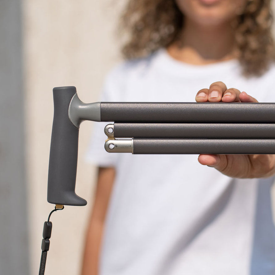 <strong>Compact Folding Design</strong>